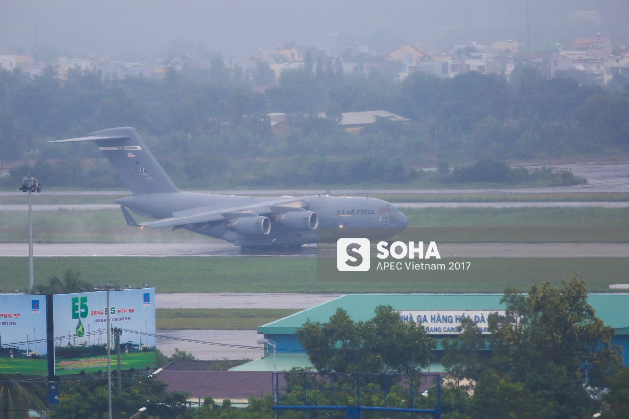 Thêm vận tải cơ C-17 Mỹ xuống Đà Nẵng, vận chuyển trang bị quan trọng phục vụ ông Trump ở APEC - Ảnh 4.
