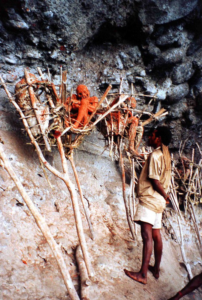 Kì bí chuyện ăn thịt người, giết phù thủy dưới những tán rừng rậm Papua New Guinea - Ảnh 2.