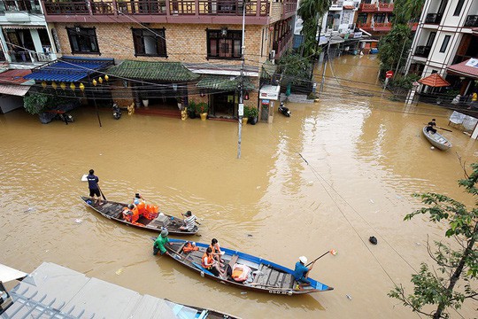 Hình ảnh lũ lụt miền Trung ngập tràn báo chí nước ngoài - Ảnh 11.
