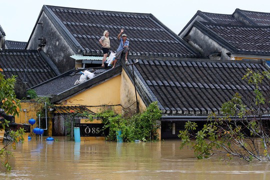 Hình ảnh lũ lụt miền Trung ngập tràn báo chí nước ngoài - Ảnh 7.