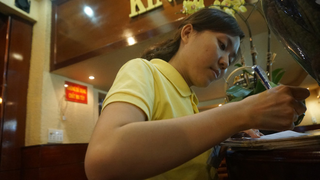 Nữ nhân viên quán cà phê Sài Gòn kể về ấn tượng khi bưng đồ uống cho Thủ tướng Canada - Ảnh 1.