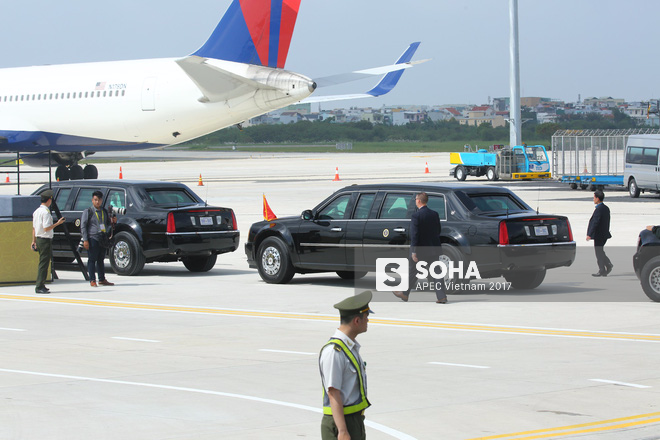 Đặc vụ Mỹ sử dụng ống nhòm, dắt chó nghiệp vụ kiểm tra an ninh nghiêm ngặt khi đón TT Trump tại Đà Nẵng - Ảnh 8.