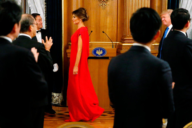 Phu nhân Melania Trump chịu chi hơn 1 tỷ cho váy áo trong chuyến công du 3 nước châu Á - Ảnh 11.