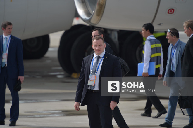 Đặc vụ Nga mang theo vali hạt nhân hộ tống Tổng thống Putin xuống sân bay Đà Nẵng - Ảnh 4.