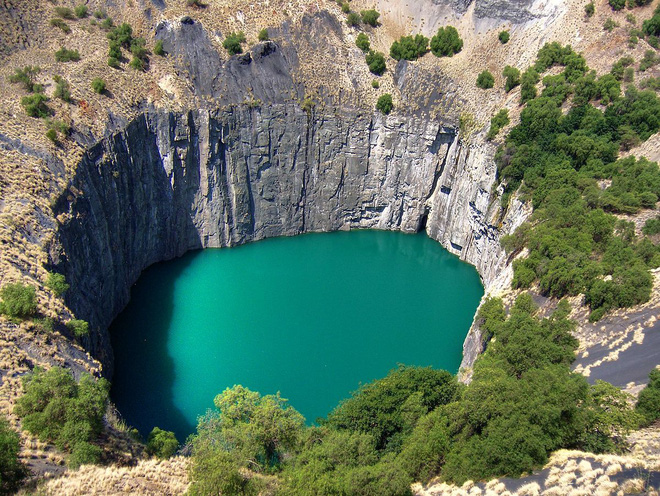 Gần 3 tấn kim cương đã được đào lên từ một trong những hố sâu nhất hành tinh! - Ảnh 2.