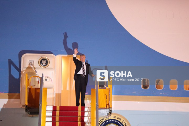 Toàn cảnh khâu kiểm tra an ninh nghiêm ngặt và lễ đón Tổng thống Mỹ Donald Trump tại sân bay Nội Bài - Ảnh 13.