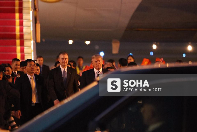 Toàn cảnh khâu kiểm tra an ninh nghiêm ngặt và lễ đón Tổng thống Mỹ Donald Trump tại sân bay Nội Bài - Ảnh 16.