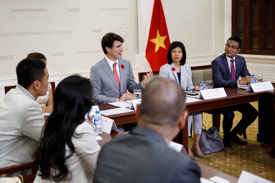 Nhìn lại những khoảnh khắc ấn tượng của Thủ tướng Canada Justin Trudeau trong 4 ngày ở Việt Nam - Ảnh 5. Nhìn lại những khoảnh khắc ấn tượng của Thủ tướng Canada Justin Trudeau trong 4 ngày ở Việt Nam 5