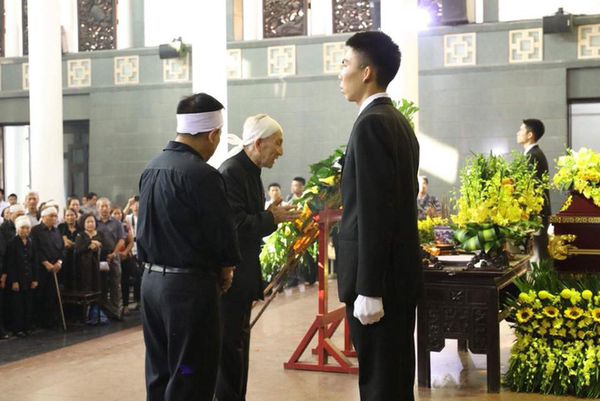 Tang lễ cụ Hoàng Thị Minh Hồ: Trưởng nam công khai di nguyện của cụ bà trước khi mất - Ảnh 4. Tang lễ cụ Hoàng Thị Minh Hồ: Trưởng nam công khai di nguyện của cụ bà trước khi mất 4