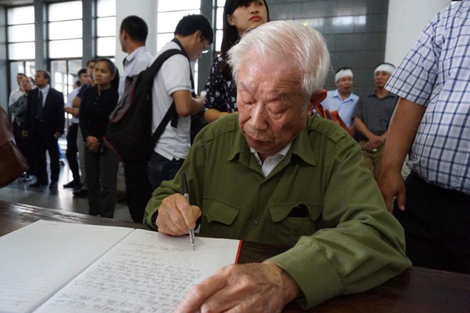 Tang lễ cụ Hoàng Thị Minh Hồ: Trưởng nam công khai di nguyện của cụ bà trước khi mất - Ảnh 10. Tang lễ cụ Hoàng Thị Minh Hồ: Trưởng nam công khai di nguyện của cụ bà trước khi mất 10