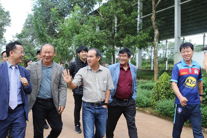 Quên Miura, Hữu Thắng đi, tướng Park mới là chuẩn soái ca của bóng đá Việt Nam - Ảnh 1.