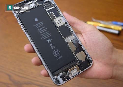 Video: Cận cảnh 2 vụ điện thoại nổ bên tai khi vừa dùng vừa sạc 1 Video: Cận cảnh 2 vụ điện thoại nổ bên tai khi vừa dùng vừa sạc 1