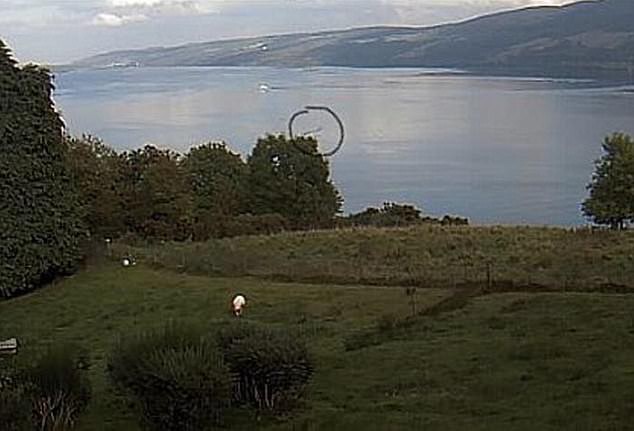 Bằng chứng kỷ lục nghi xuất hiện quái vật hồ Loch Ness: Bí ẩn hơn 200 năm được giải mã? - Ảnh 2.