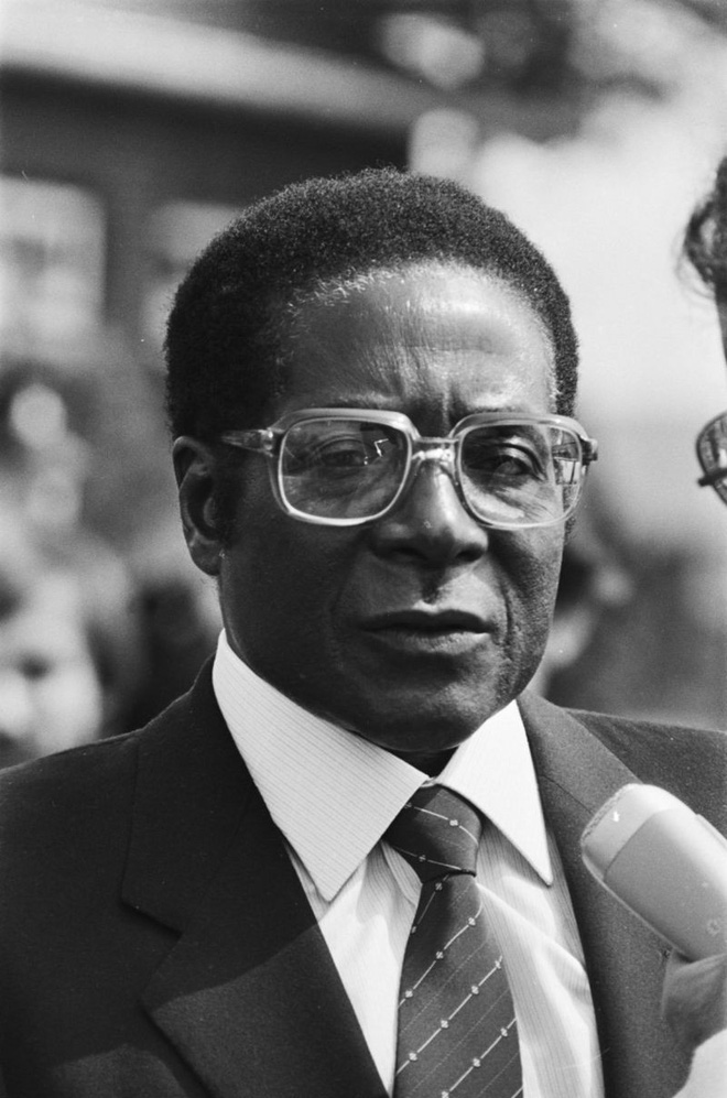 Đằng sau sự ra đi của người hùng Zimbabwe: Khi nhân dân nổi giận - Ảnh 1.
