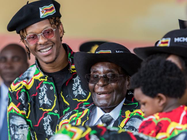 Phanh phui khối tài sản khổng lồ và lối sống xa hoa của gia đình cựu Tổng thống Zimbabwe - Ảnh 2.