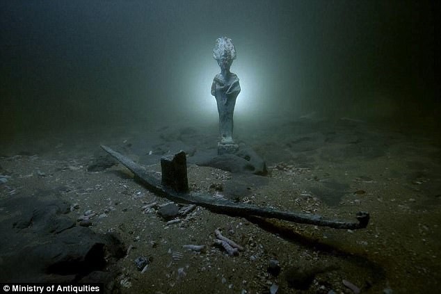 Phát hiện xác tàu đắm hơn 2.000 tuổi chứa kho báu khổng lồ ở dưới biển Ai Cập - Ảnh 1.