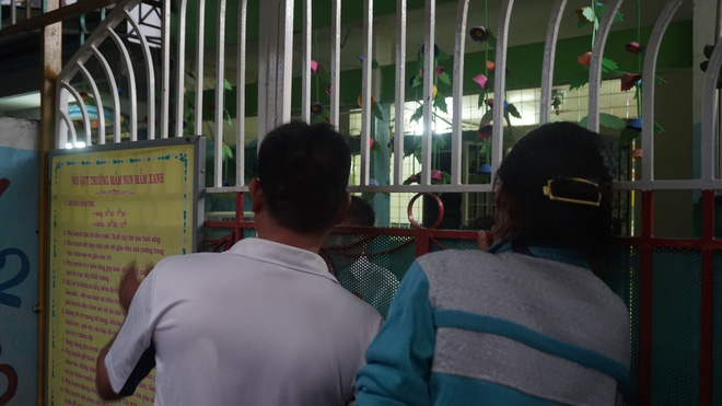 Phụ huynh đau đớn xem video con bị cô giáo đạp, vả, dùng bình nhựa đập vào đầu... - Ảnh 2. Phụ huynh đau đớn xem video con bị cô giáo đạp, vả, dùng bình nhựa đập vào đầu... 2
