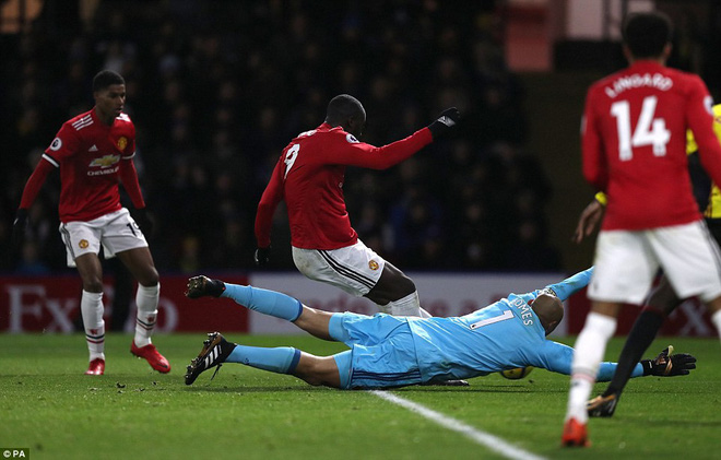 Đối mặt với 9 phút kinh hoàng, Man United được giải cứu bởi chân sút lần đầu đá chính - Ảnh 23.