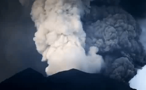 Chuyên gia cảnh báo nguy cơ Agung phát nổ: 4 'sát thủ' đáng sợ từ núi lửa này là gì?