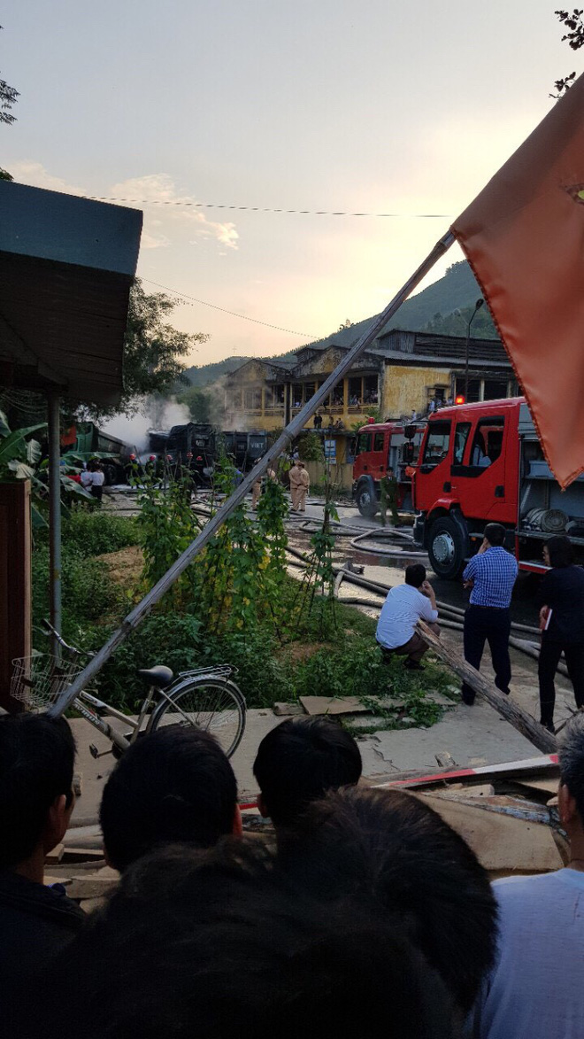 Phú Thọ: 4 xe ô tô bốc cháy dữ dội sau vụ tai nạn liên hoàn - Ảnh 3.