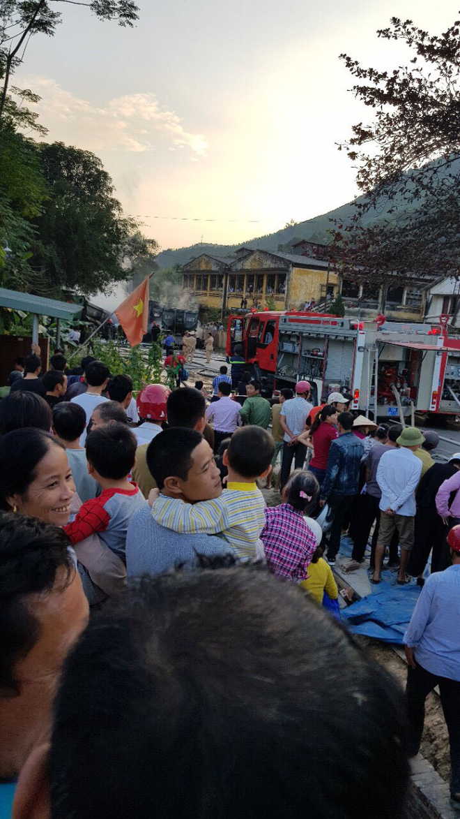 Phú Thọ: 4 xe ô tô bốc cháy dữ dội sau vụ tai nạn liên hoàn - Ảnh 2.