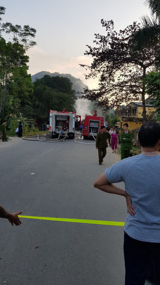 Phú Thọ: 4 xe ô tô bốc cháy dữ dội sau vụ tai nạn liên hoàn - Ảnh 5.