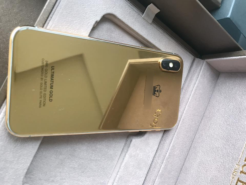 Bỏ gần 1 tỷ độ iPhone X vàng nguyên khối đầu tiên tại Việt Nam, thế mới thấy dân ta chịu chơi đến nhường nào - Ảnh 4. Bỏ gần 1 tỷ 'độ' iPhone X vàng nguyên khối đầu tiên tại Việt Nam, thế mới thấy dân ta chịu chơi đến nhường nào 4