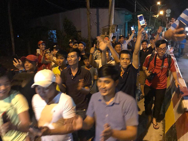 Người dân nấu gà, vịt để ăn mừng tin Thủ tướng quyết định ngừng thu phí BOT Cai Lậy 1 tháng - Ảnh 2. Người dân nấu gà, vịt để ăn mừng tin Thủ tướng quyết định ngừng thu phí BOT Cai Lậy 1 tháng 2