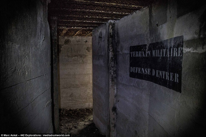 Thâm nhập hầm trú ẩn bí mật của Hitler sâu 30m dưới lòng đất: Đội thám hiểm bị ám ảnh - Ảnh 8.