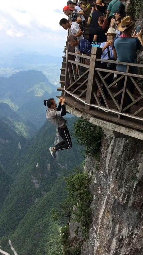 Đằng sau cái chết của diễn viên Trung Quốc rơi từ độ cao 62 tầng xuống đất: Mạo hiểm cả tính mạng để cứu mẹ đau ốm - Ảnh 5.