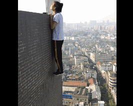 Đằng sau cái chết của diễn viên Trung Quốc rơi từ độ cao 62 tầng xuống đất: Mạo hiểm cả tính mạng để cứu mẹ đau ốm - Ảnh 2.