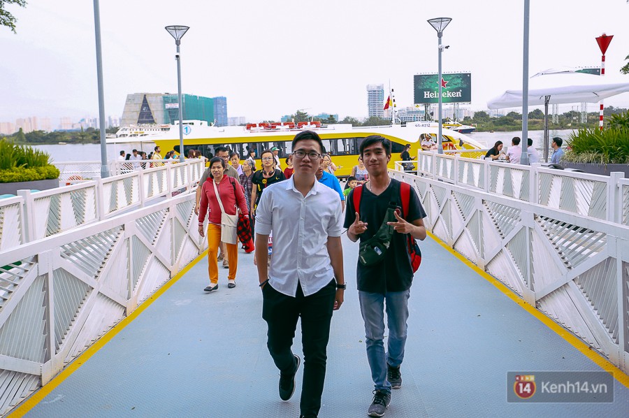 Buýt đường sông ở Sài Gòn cháy vé sau 10 ngày miễn phí, người dân chờ 2 tiếng mới được lên tàu - Ảnh 7. Buýt đường sông ở Sài Gòn 'cháy' vé sau 10 ngày miễn phí, người dân chờ 2 tiếng mới được lên tàu 6