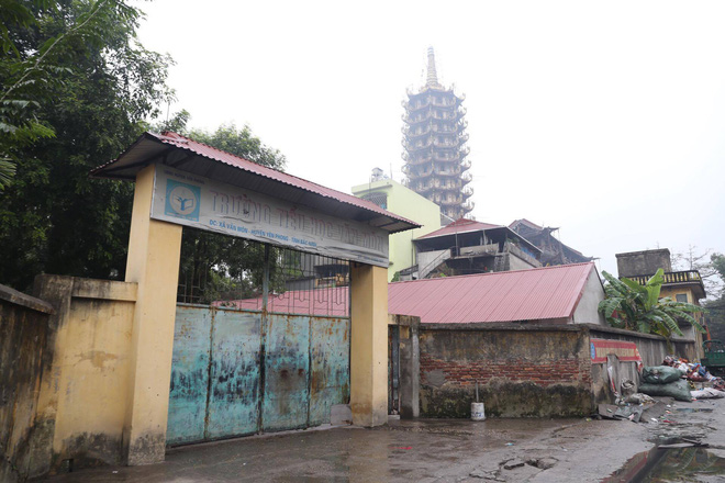 Bên trong ngôi trường xuống cấp khiến 16 học sinh bị rơi từ tầng 2 ở Bắc Ninh - Ảnh 2.