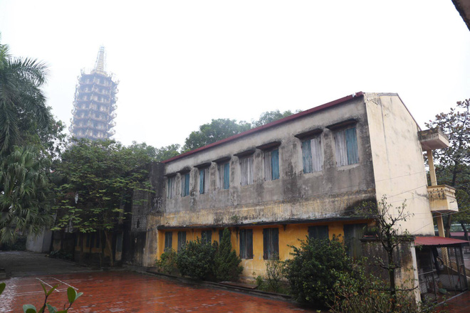 Bên trong ngôi trường xuống cấp khiến 16 học sinh bị rơi từ tầng 2 ở Bắc Ninh - Ảnh 11.