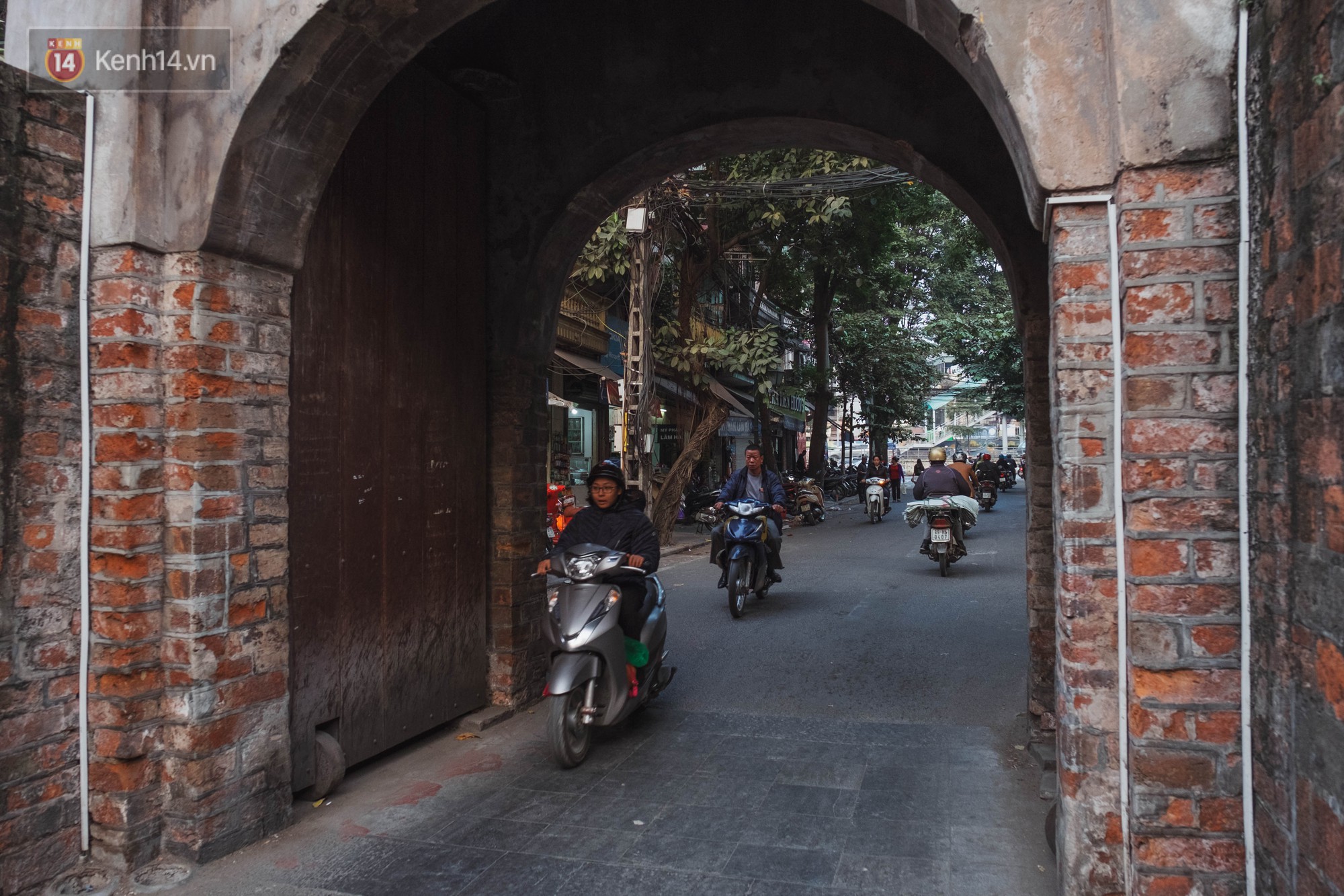Chuyện người đàn ông ở Hà Nội 20 năm canh giữ cửa ô duy nhất còn lại của kinh thành Thăng Long xưa - Ảnh 5.