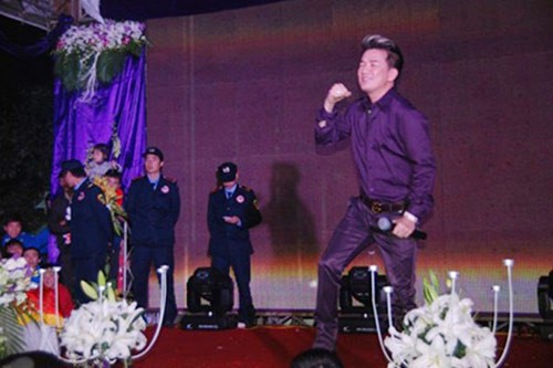 Những con số cát-xê khủng của ca sĩ Việt khi đi hát đám cưới từng được tiết lộ - Ảnh 2.