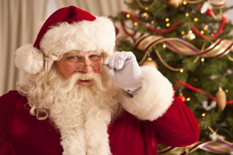 5 bí mật về ngày Giáng sinh: Nguyên mẫu của ông già Noel và câu chuyện đàn tuần lộc bị thiến - Ảnh 1.