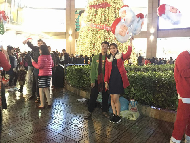 [CẬP NHẬT] Giáng sinh 2017: Nhà hát lớn Hà Nội chật cứng người, nhiều nơi tắc nghẽn - Ảnh 33.
