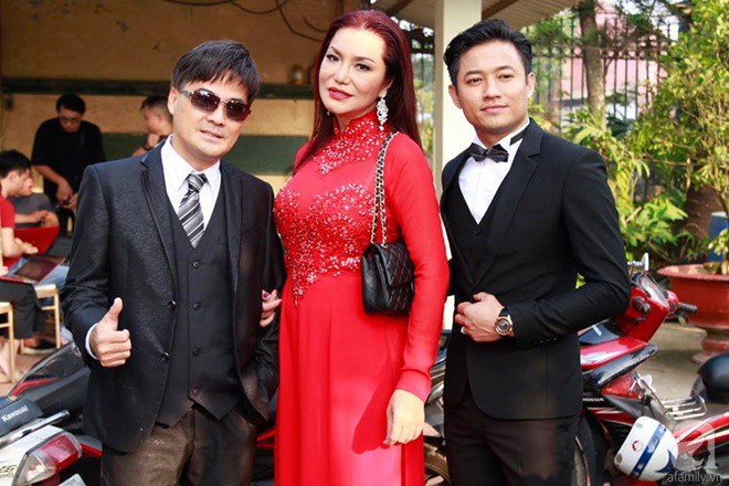 Điều đặc biệt trong đám cưới Lâm Khánh Chi: Dàn phù dâu 100% là người chuyển giới - Ảnh 7.