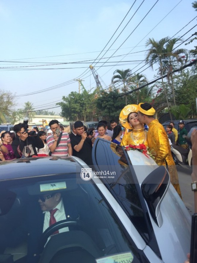 Lâm Khánh Chi diện áo dài vàng nổi bật, hạnh phúc trong ngày lên xe hoa với chú rể kém 8 tuổi - Ảnh 4.
