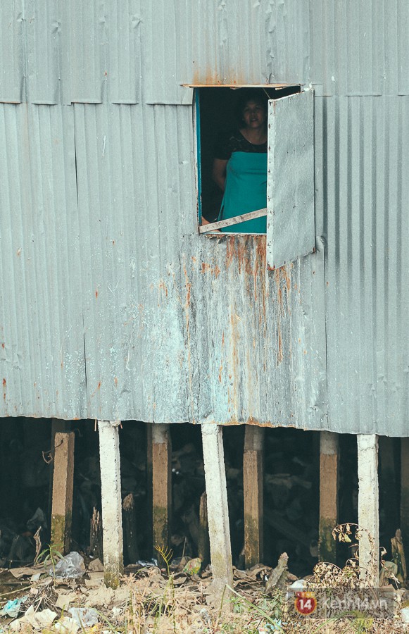 Cận cảnh cuộc sống tại nơi ô nhiễm nhất Sài Gòn, người dân làm nhà vệ sinh thải trực tiếp xuống con rạch - Ảnh 15.