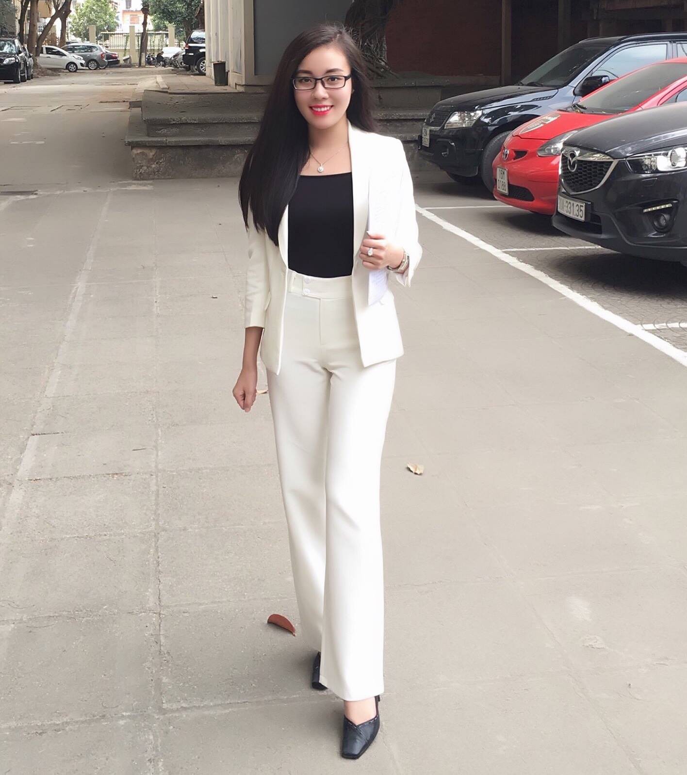 Nữ giảng viên ĐH Quốc gia Hà Nội gây chú ý với vẻ ngoài nóng bỏng - Ảnh 2. Nữ giảng viên ĐH Quốc gia Hà Nội gây chú ý với vẻ ngoài nóng bỏng 5