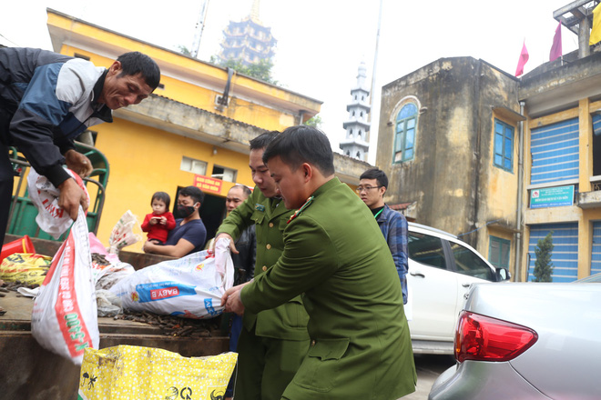 Vụ nổ ở Bắc Ninh: Đạn phủ kín đường làng, đã thu gom được 500kg đầu đạn 3
