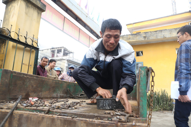 Vụ nổ ở Bắc Ninh: Đạn phủ kín đường làng, đã thu gom được 500kg đầu đạn 9