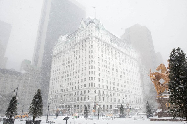 New York như “hành tinh khác” trong trận bão tuyết khiến nước Mỹ lạnh hơn sao Hỏa - Ảnh 7.