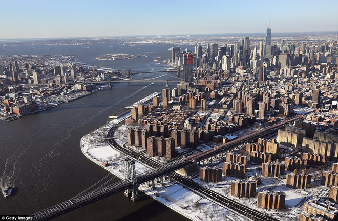 Sau trận bão tuyết kinh hoàng, thành phố New York hoang tàn, ảm đạm như trong phim 'Ngày Tận Thế' 1
