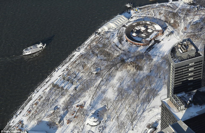 Sau trận bão tuyết kinh hoàng, thành phố New York hoang tàn, ảm đạm như trong phim 'Ngày Tận Thế' 14