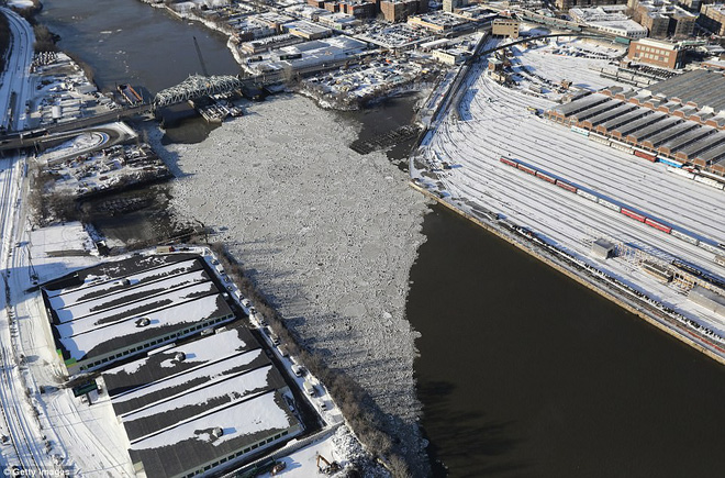 Sau trận bão tuyết kinh hoàng, thành phố New York hoang tàn, ảm đạm như trong phim 'Ngày Tận Thế' 20