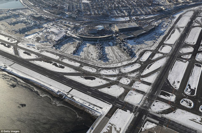 Sau trận bão tuyết kinh hoàng, thành phố New York hoang tàn, ảm đạm như trong phim Ngày Tận Thế - Ảnh 7.