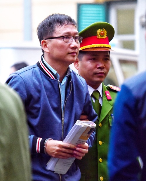 Video: Ông Đinh La Thăng bình tĩnh, khai báo to, rõ ràng trong phiên xét xử 3